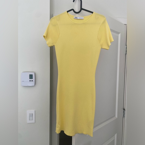 Zara yellow knit mini dress - size medium - Picture 2 of 4